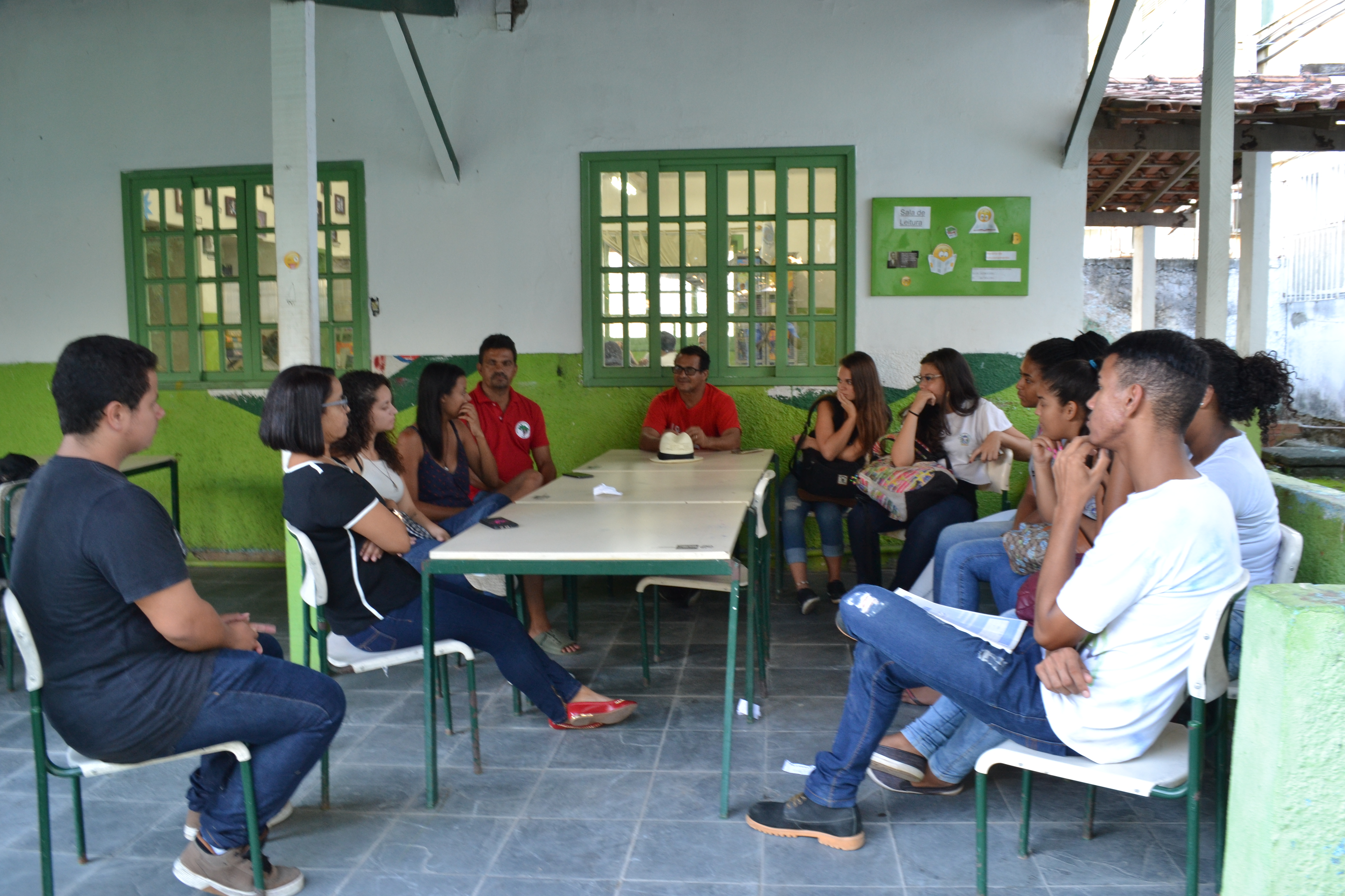 Alunos de escola estadual planejam reproduzir experiência municipal em horta comunitária de Maricá.