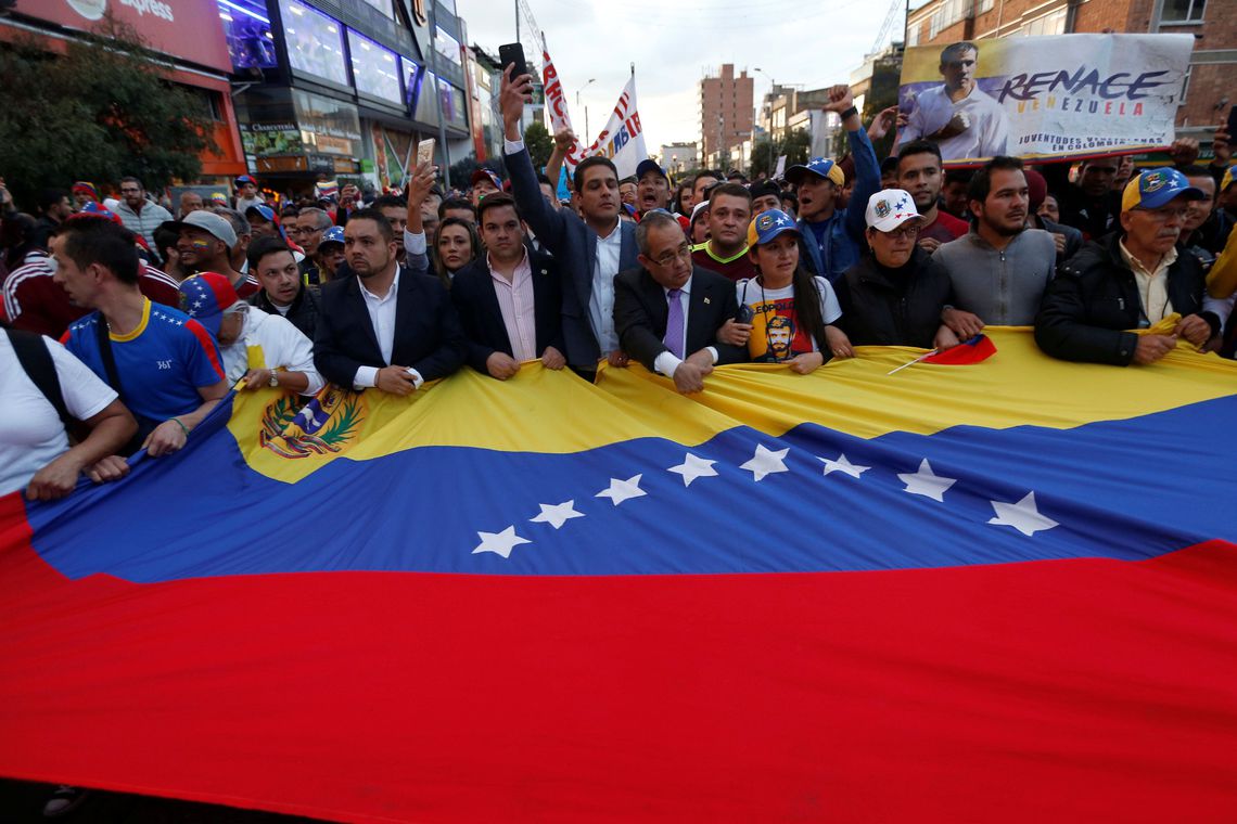 Brasil pode adotar “pequenas sanções” à Venezuela, diz Mourão