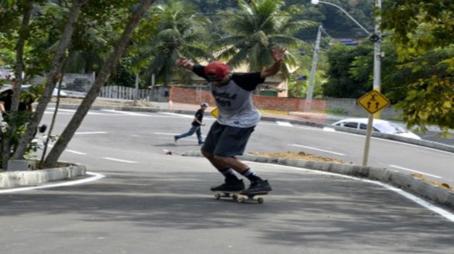 Skate com aulas gratuitas em Maricá