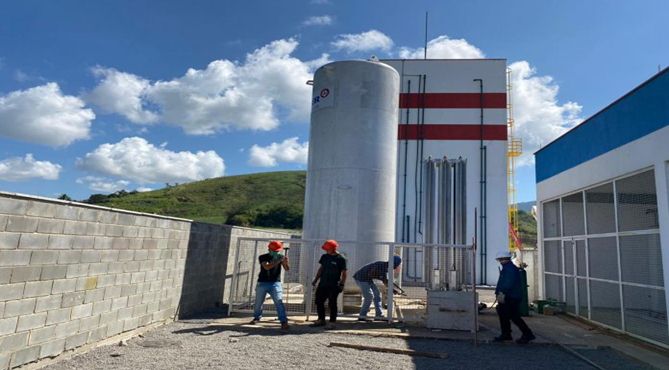 Tanque de oxigênio já instalado no Hospital Che Guevara