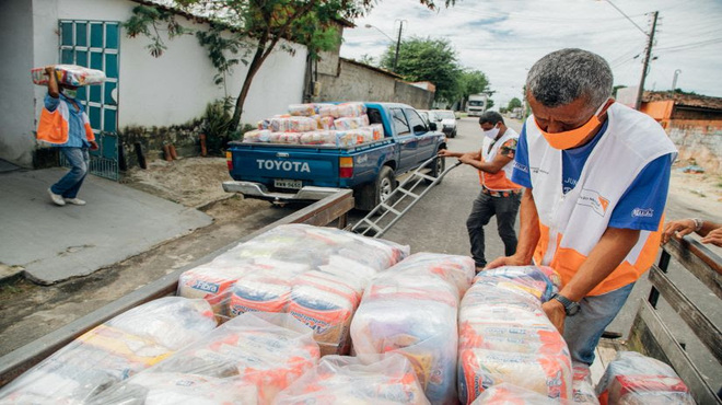 ONG Visão Mundial inicia distribuição de 1,8 milhões de refeições para famílias