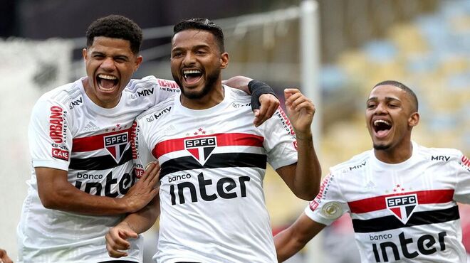 São Paulo goleia Flamengo no Maracanã