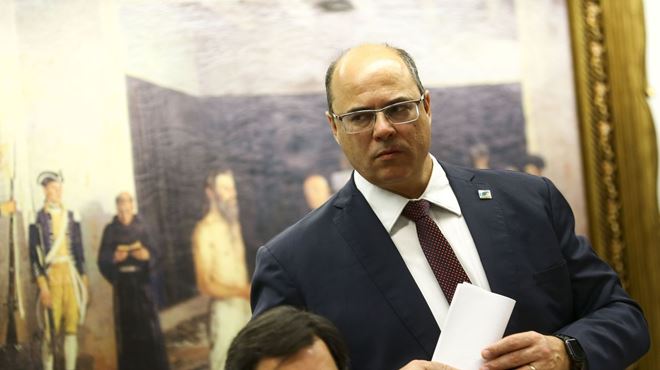 RJ: acusado de corrupção, Witzel não consultou área técnica da Saúde