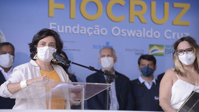 Fiocruz negocia mais 15 milhões de doses de vacina da AstraZeneca