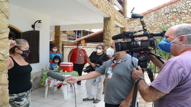 Agência americana de notícias, Associated Press, acompanha a vacinação de idosos em Maricá