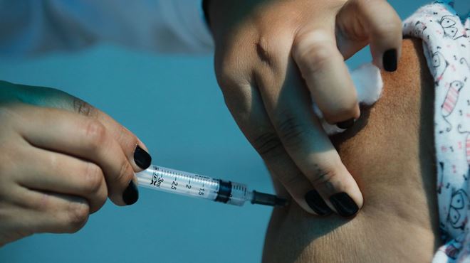 Butantan deve receber na quarta-feira novo lote de insumos vindos da China para vacina