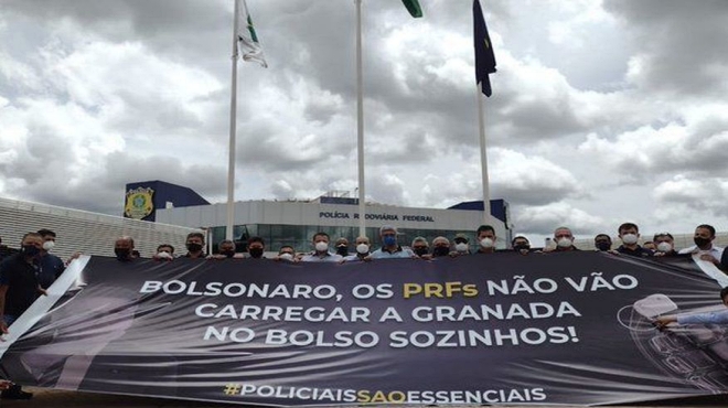 Policiais rodoviários federais fazem protesto contra Bolsonaro
