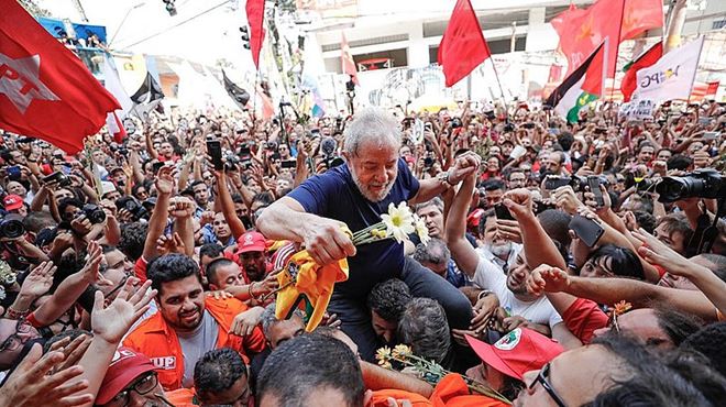 Fachin anula atos processuais da Lava Jato de Curitiba contra Lula, que está elegível