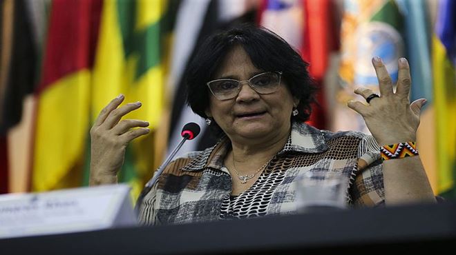 Mulheres repudiam ministra Damares Alves em manifesto pelo 8 de Março