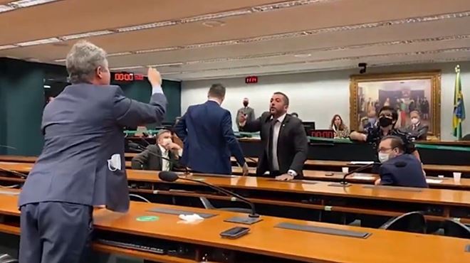 Ataque de deputado bolsonarista “mostra o que é o fascismo”, diz Paulo Teixeira