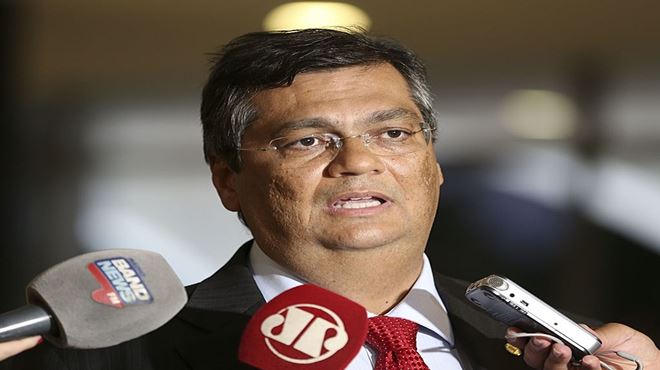 Em medida inédita, Dino vai multar Bolsonaro por promover aglomeração no Maranhão