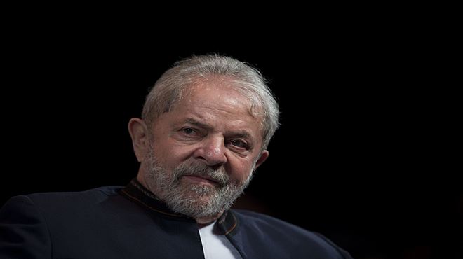 “País está sendo devastado pelo ódio e incompetência”, diz Lula em ato do 1º de maio
