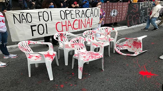 Manifestantes protestam contra operação no Jacarezinho no MASP, em São Paulo
