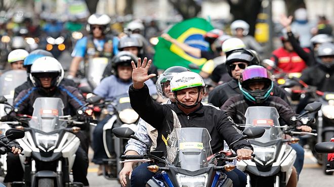 Prefeitura do Rio silencia sobre aplicar multa a Bolsonaro em ato sem máscara