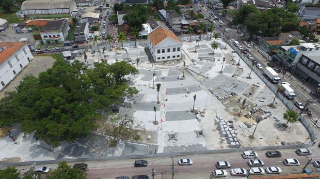 Reta final da obra na Praça Orlando de Barros Pimentel