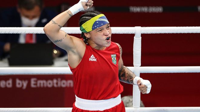 Beatriz Ferreira sobra na estreia no boxe e avança às quartas em Tóquio