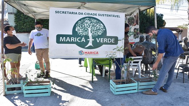 Maricá+Verde distribui 100 mudas em Araçatiba