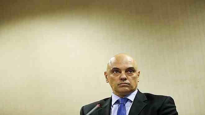 Moraes manda ao TSE provas do inquérito das fake news contra chapa Bolsonaro e Mourão