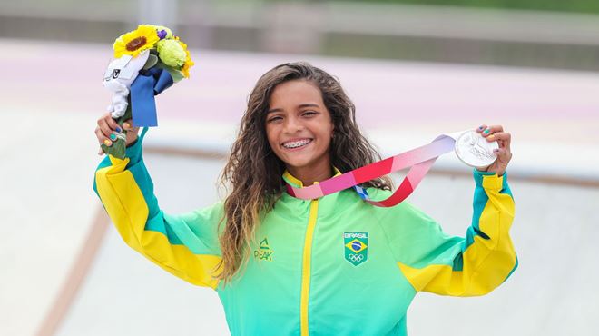 Rayssa Leal, a Fadinha, fatura prata no skate street em Tóquio 2020