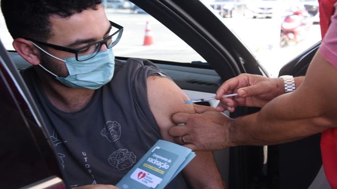 Vice-prefeito de Maricá recebe a 1ª dose da vacina contra a Covid-19