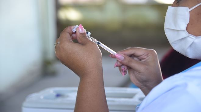 Vacinação Itinerante contra a covid-19 permanece no Centro