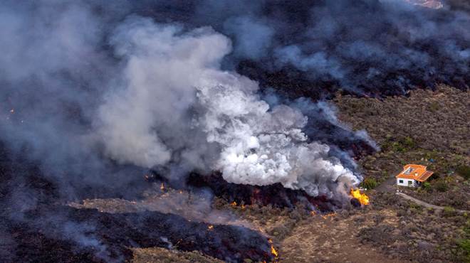 La Palma: uma casa escapou do rio de lava