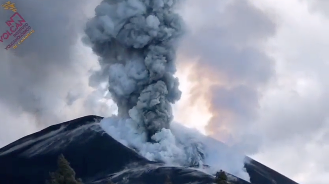 Erupção de vulcão cancela voos para ilha na Espanha