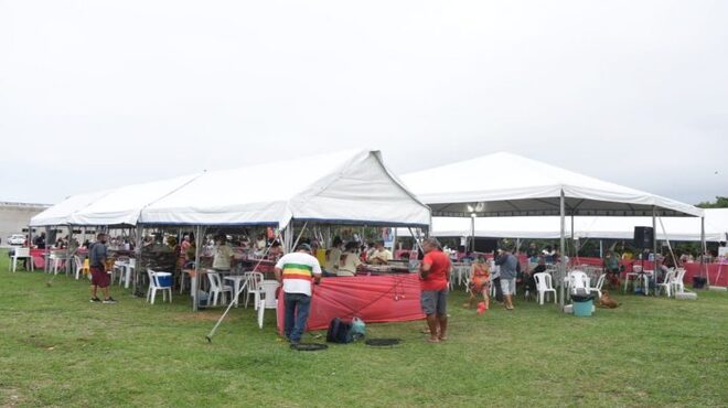 Feira de Jacaroá incentiva à saúde e oferece alimentos naturais e artesanato