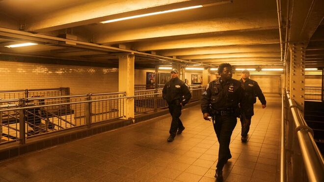 bomba de fumaça em metrô