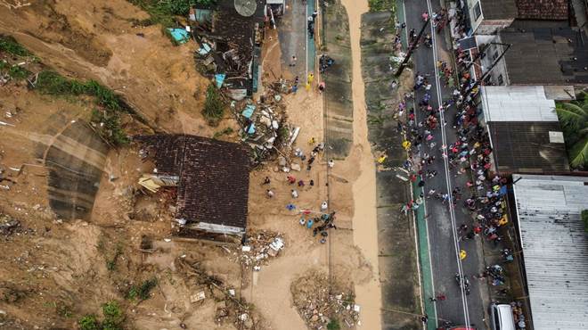 Número de mortes confirmadas devido à chuva no Grande Recife é de 44