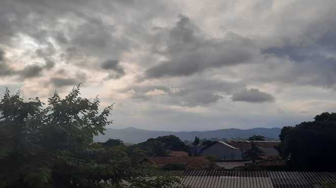 Pancadas de chuva moderada à forte