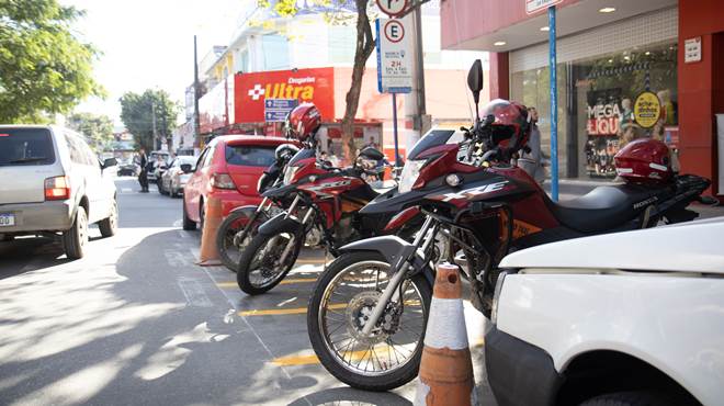 Trânsito sinaliza vagas exclusivas para mototaxistas no Centro