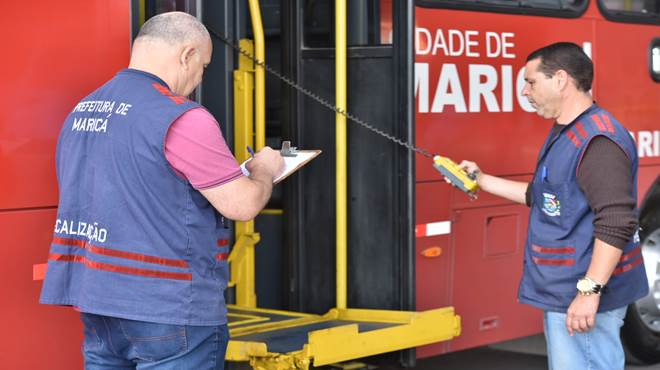 vistoria nos ônibus