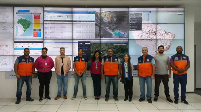 Comitiva da Defesa Civil de Maricá visita o Centro Nacional de Monitoramento e Alerta de Desastres