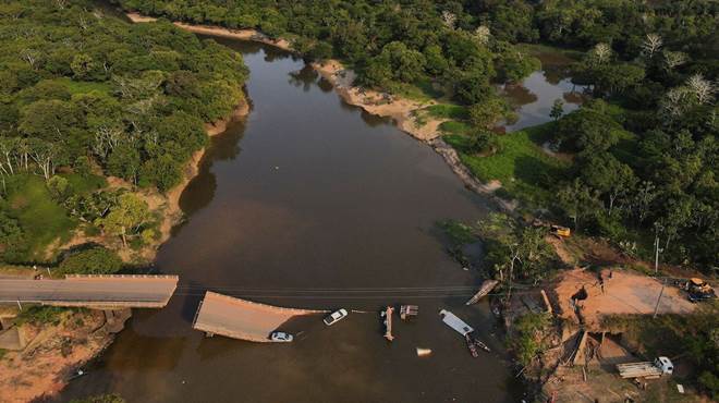 Três pessoas morrem após desabamento de ponte na BR-319, no Amazonas