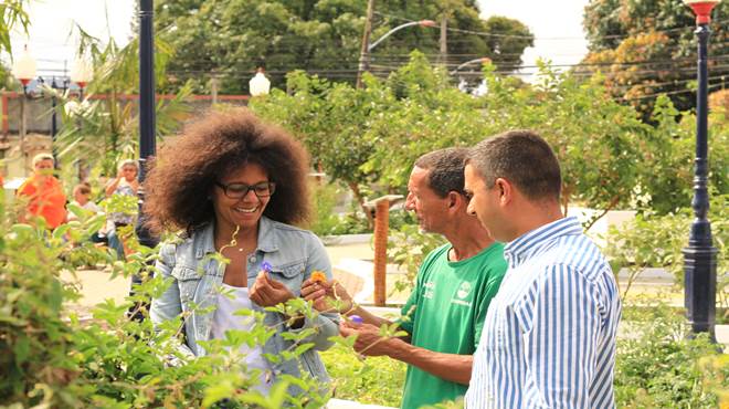 Vice-prefeita de Paris visita Maricá para conhecer projetos de agricultura urbana