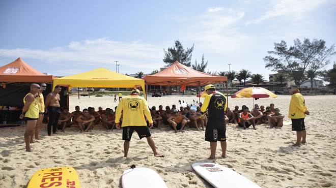 Projeto “Surf Salva” treina novos agentes da Defesa Civil de Maricá