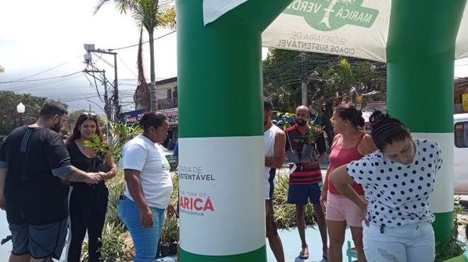 Maricá+Verde distribui 100 mudas nativas da Mata Atlântica na Praça de Ponta Negra
