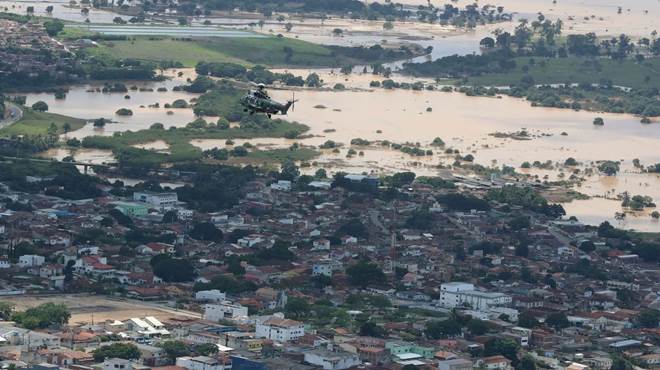 Brasileiros já podem receber alertas de desastres naturais por WhatsApp