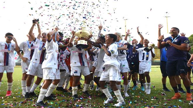 Time sub-15 do Maricá Esporte Competições vence Copa Light de Futebol