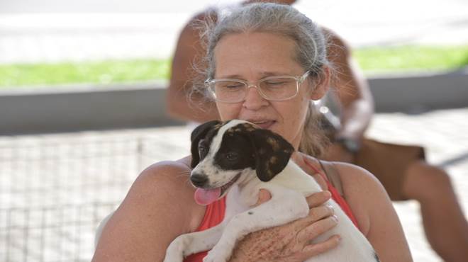 Feira de Adoção garante novo lar para 19 animais em Maricá