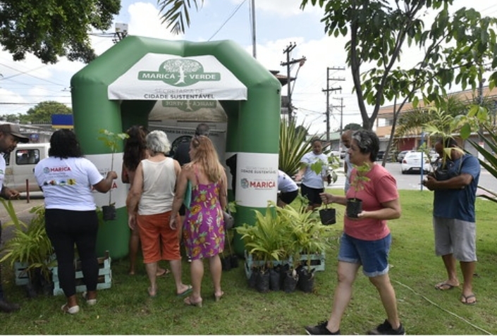 Maricá+Verde distribui 100 mudas nativas da Mata Atlântica no Caxito