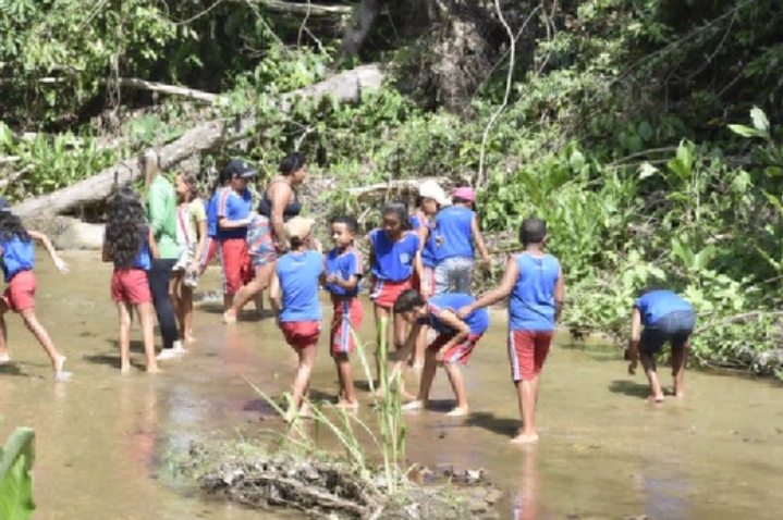 Prefeitura realiza atividade de educação ambiental com alunos da rede pública no Dia Mundial da Água