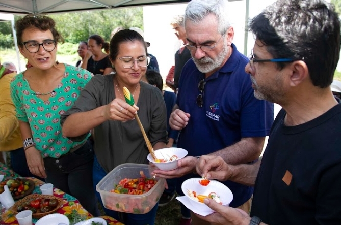 Maricá dá início à colheita de tomates gourmet coloridos na Fazenda Pública Joaquín Piñero