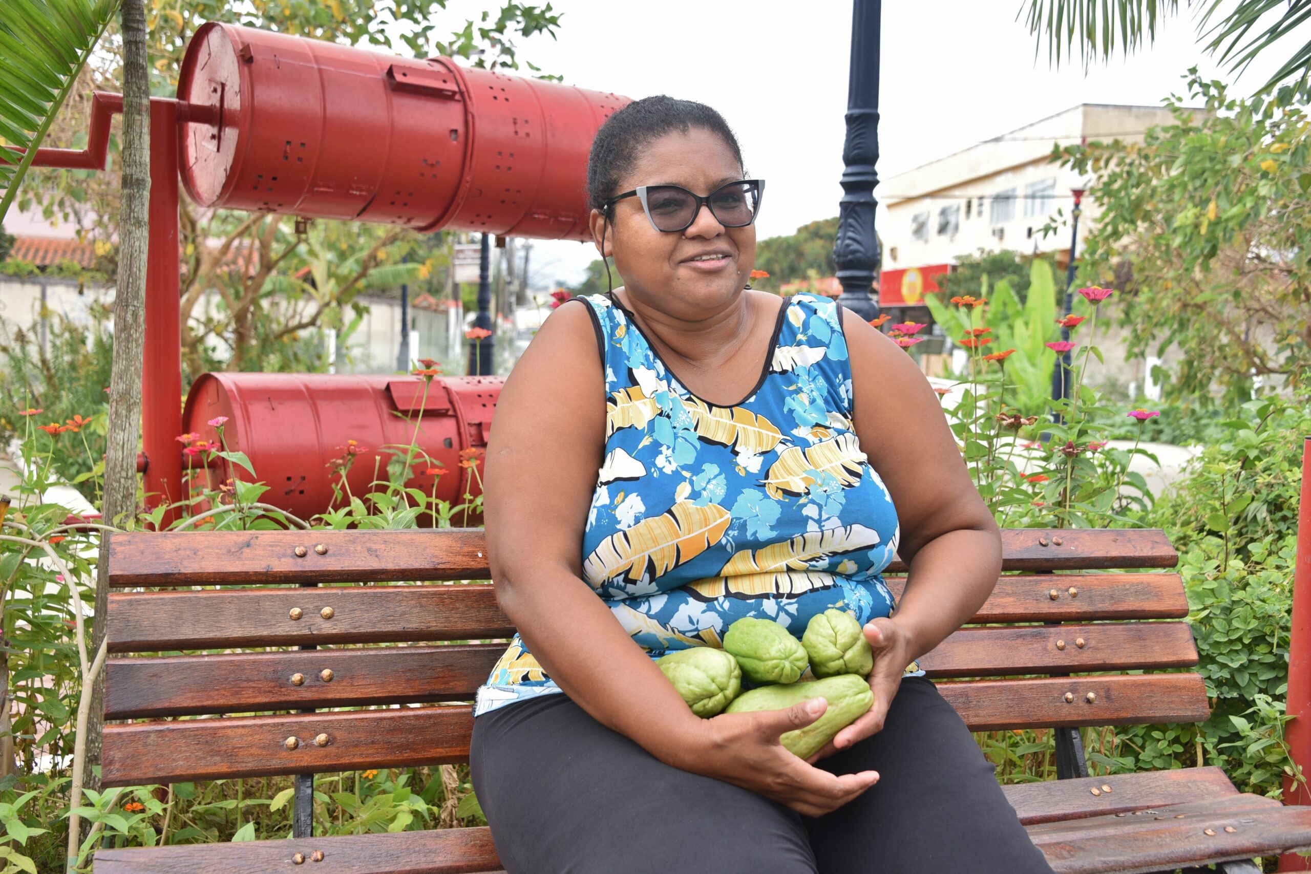 Novos moradores de Maricá se encantam com os jardins comestíveis