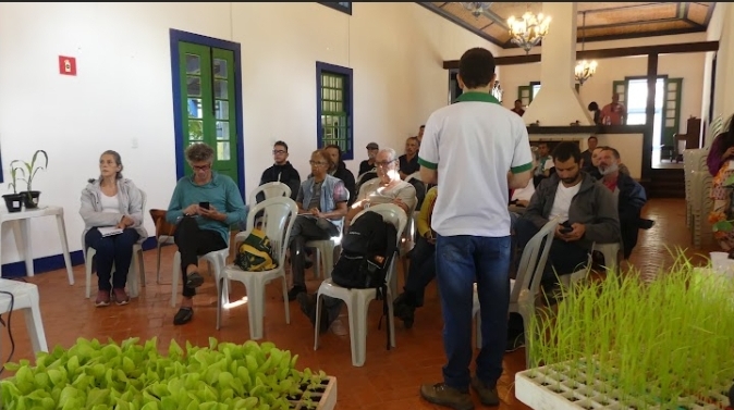 Cursos de adubação orgânica e segurança no campo realizados pela Inova Agroecologia Maricá