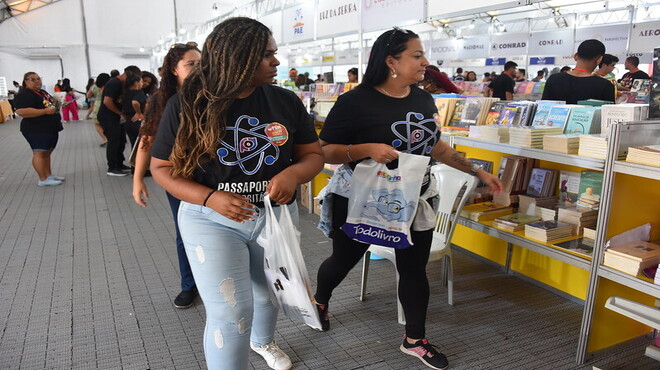 Alunos do Passaporte Universitário investem em livros acadêmicos