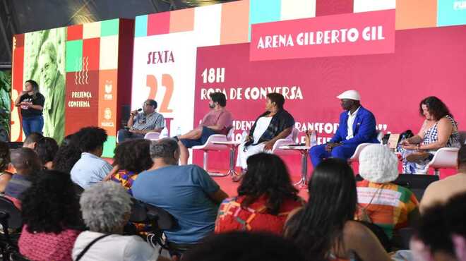 Encontro literário em Itaipuaçu contou com a presença do escritor de Guiné-Bissau, Eliseu Banori