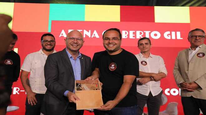 Ministro Alexandre Padilha visita Festa Literária Internacional de Maricá