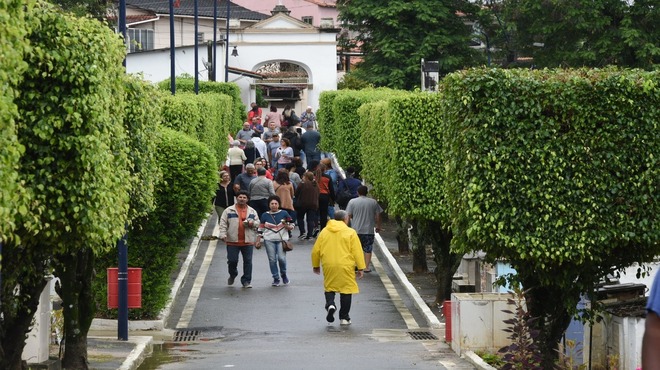 Prefeitura prepara cemitério municipal para o Dia de Finados